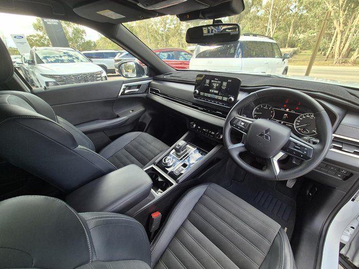 2024 Mitsubishi Outlander Black Edition