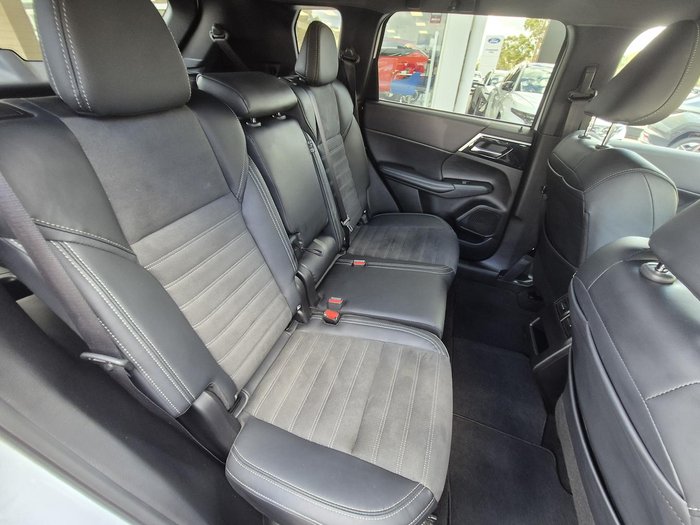 2024 Mitsubishi Outlander Black Edition