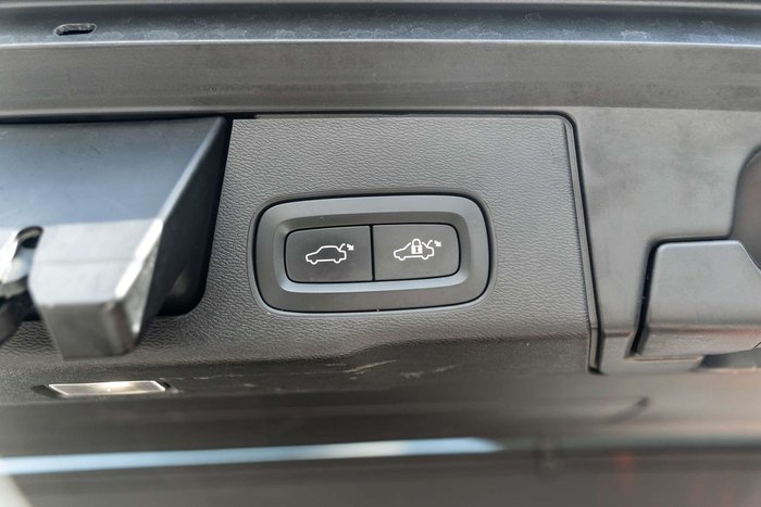 2023 Volvo XC60 Ultimate B5 Bright
