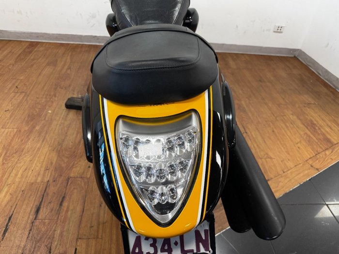 2014 Suzuki VZR 1800 BOULEVARD (M109R) SE YELLOW