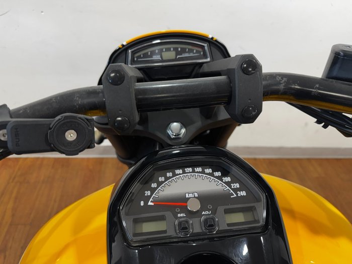 2014 Suzuki VZR 1800 BOULEVARD (M109R) SE YELLOW