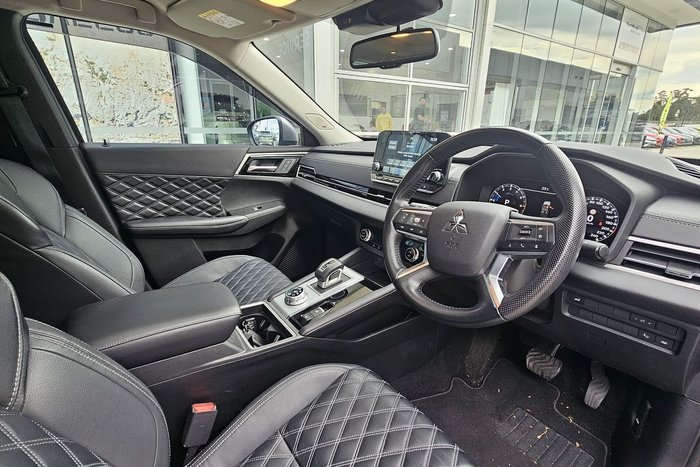 2022 Mitsubishi Outlander Exceed