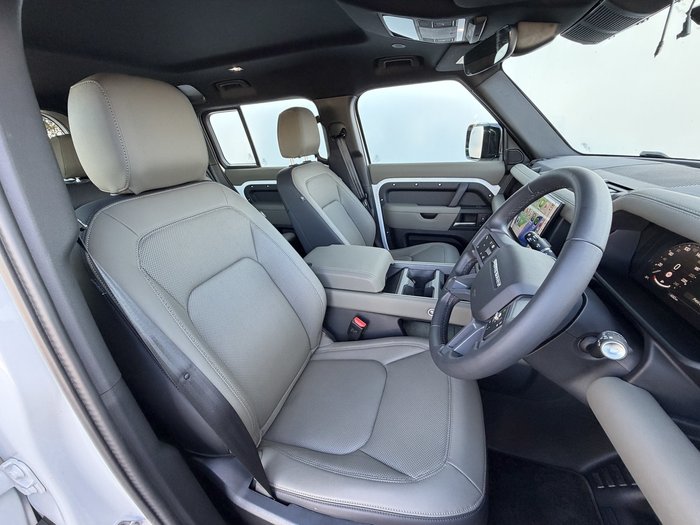 2025 Land Rover Defender 110 D350 X-Dynamic SE