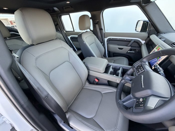 2025 Land Rover Defender 110 D350 X-Dynamic SE