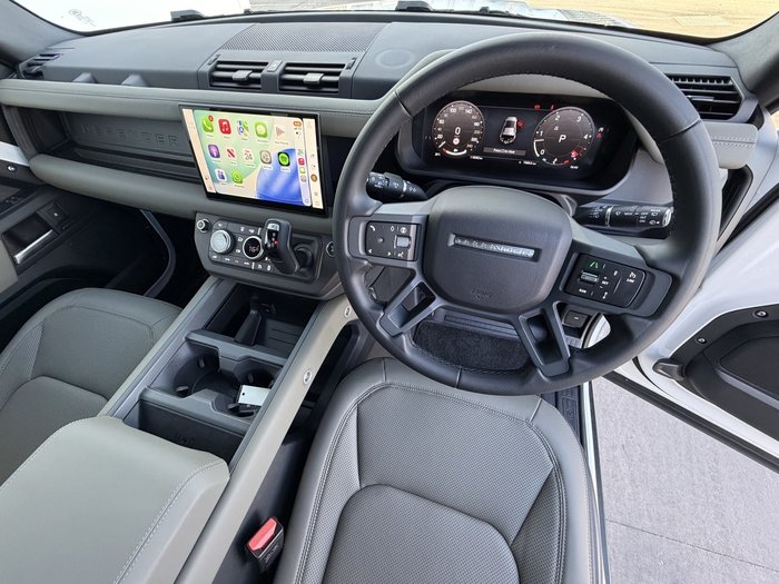 2025 Land Rover Defender 110 D350 X-Dynamic SE