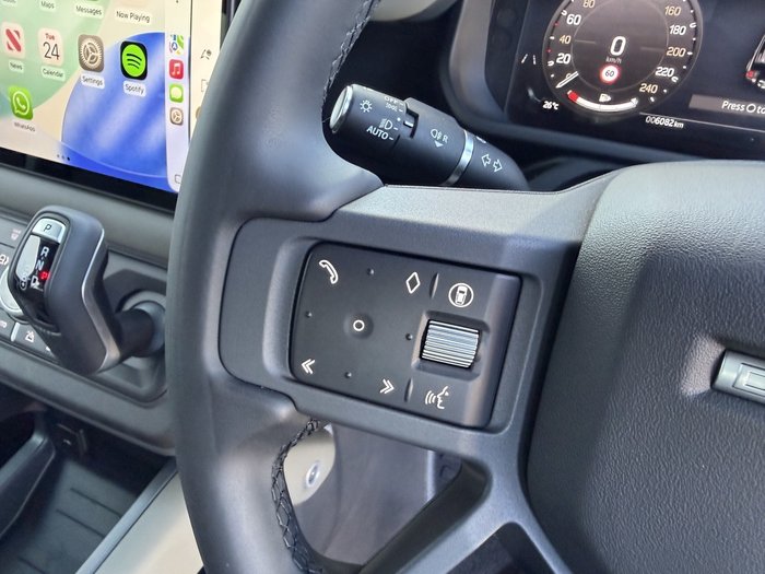 2025 Land Rover Defender 110 D350 X-Dynamic SE