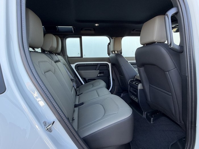 2025 Land Rover Defender 110 D350 X-Dynamic SE