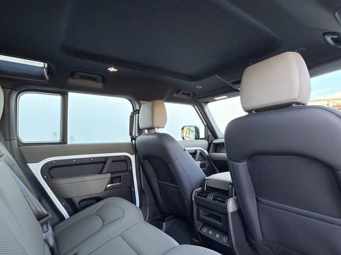 2025 Land Rover Defender 110 D350 X-Dynamic SE