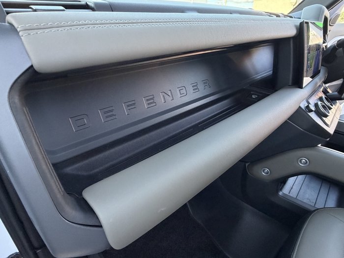 2025 Land Rover Defender 110 D350 X-Dynamic SE