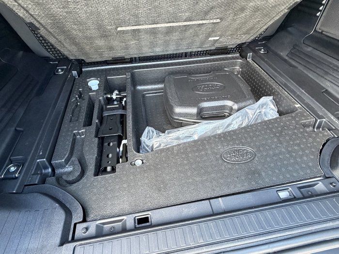 2025 Land Rover Defender 110 D350 X-Dynamic SE