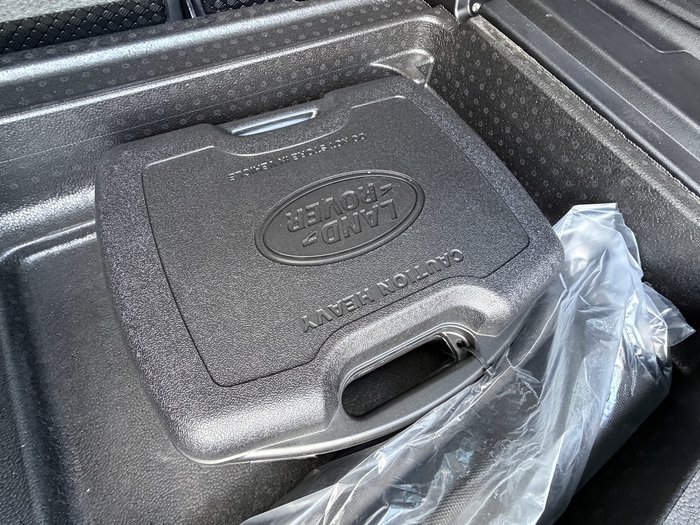 2025 Land Rover Defender 110 D350 X-Dynamic SE