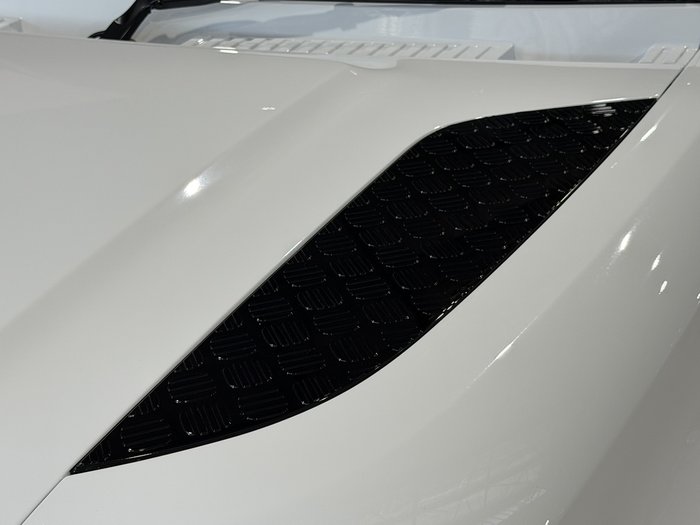 2025 Land Rover Defender 110 D350 X-Dynamic SE