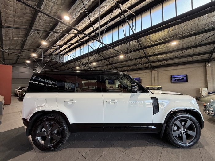 2025 Land Rover Defender 110 D350 X-Dynamic SE