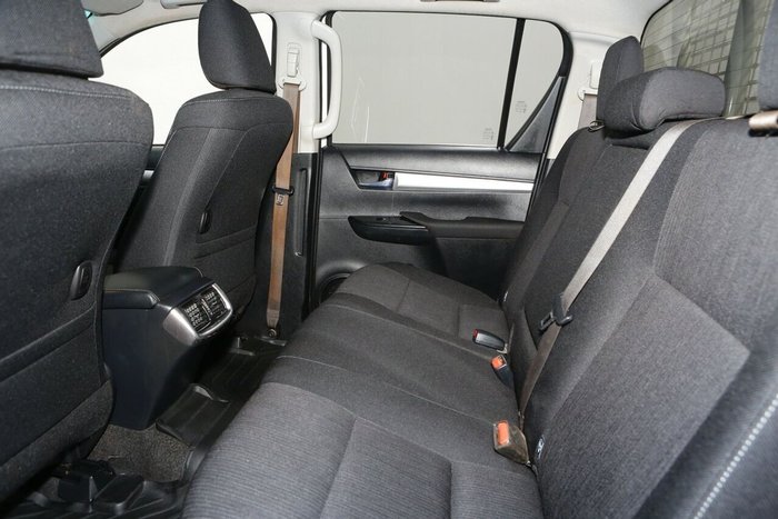 2021 Toyota Hilux SR5