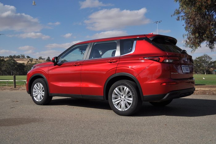 2021 Mitsubishi Outlander ES