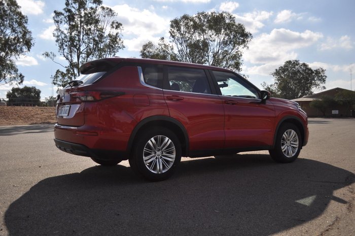 2021 Mitsubishi Outlander ES