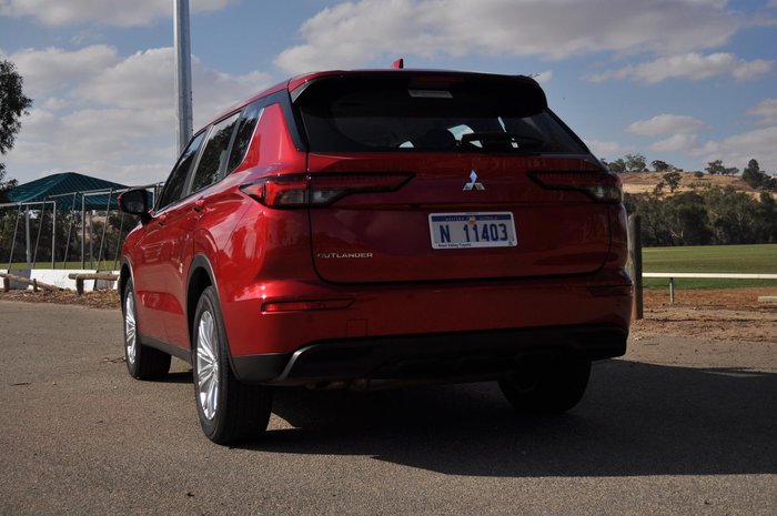2021 Mitsubishi Outlander ES