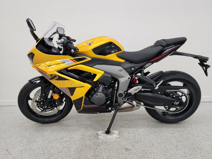 2026 Triumph DAYTONA 660 Yellow/Black