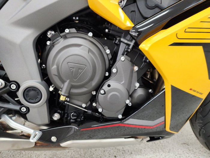 2026 Triumph DAYTONA 660 Yellow/Black