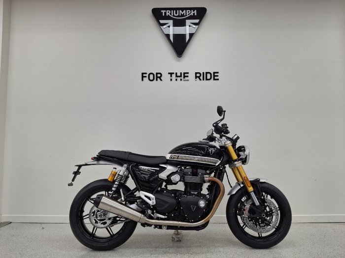 2026 Triumph BONNEVILLE SPEED TWIN 1200 RS SAPPHIRE BLACK