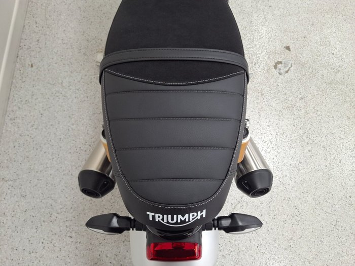 2026 Triumph BONNEVILLE SPEED TWIN 1200 RS SAPPHIRE BLACK