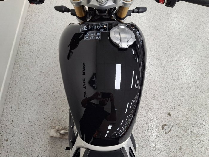 2026 Triumph BONNEVILLE SPEED TWIN 1200 RS SAPPHIRE BLACK