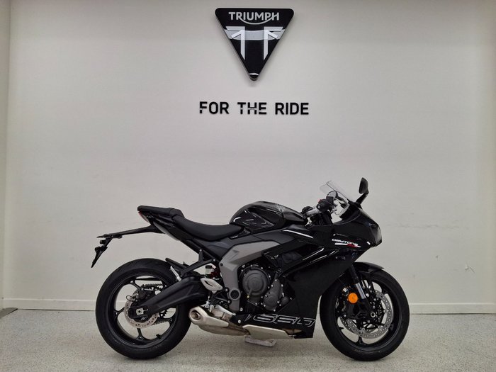 2026 Triumph DAYTONA 660 (LAMS) SAPPHIRE BLACK