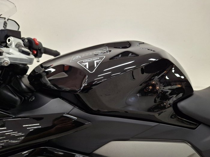 2026 Triumph DAYTONA 660 (LAMS) SAPPHIRE BLACK