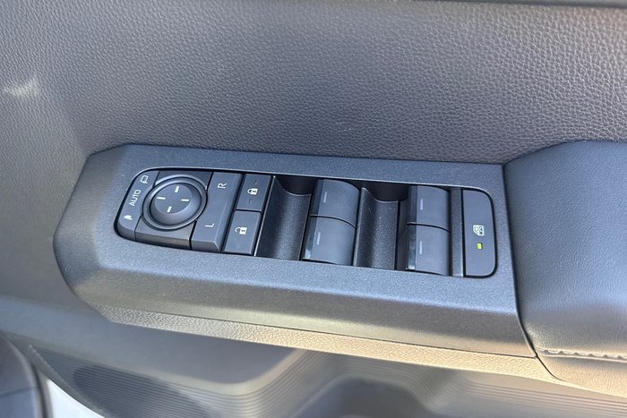 2025 Toyota Hilux SR5 GUN226R 4X4 Dual Range Glacier White