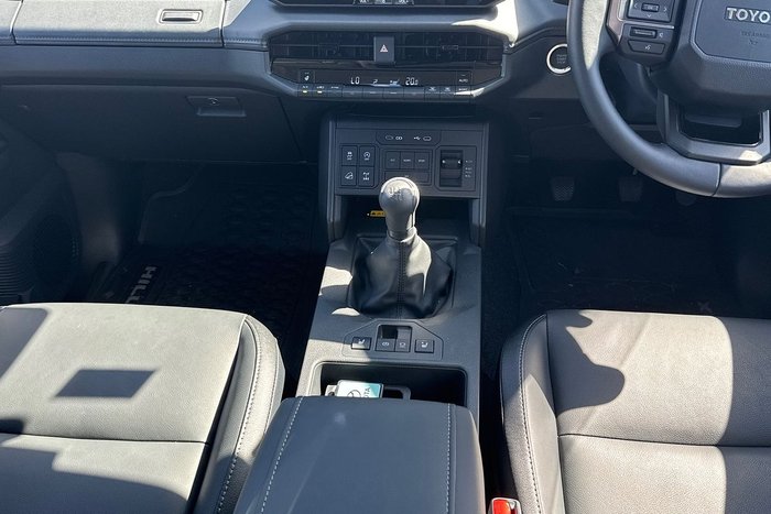 2025 Toyota Hilux SR5 GUN226R 4X4 Dual Range Glacier White