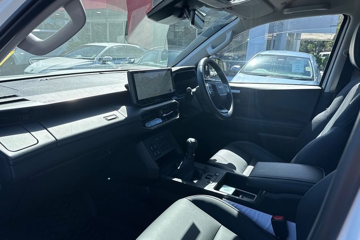 2025 Toyota Hilux SR5 GUN226R 4X4 Dual Range Glacier White