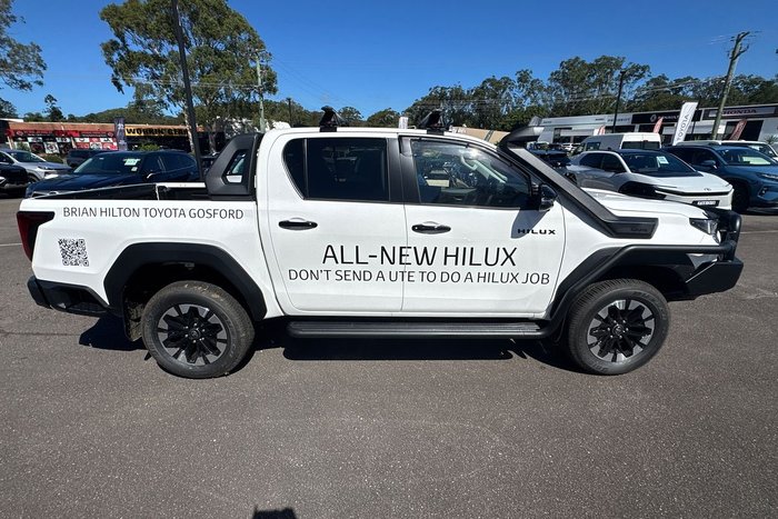 2025 Toyota Hilux SR5 GUN226R 4X4 Dual Range Glacier White