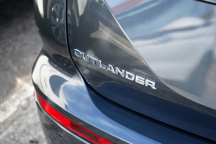 2025 Mitsubishi Outlander LS