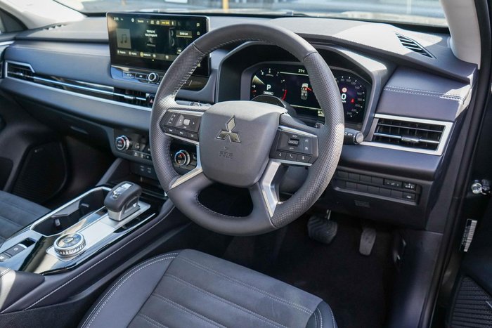 2025 Mitsubishi Outlander LS