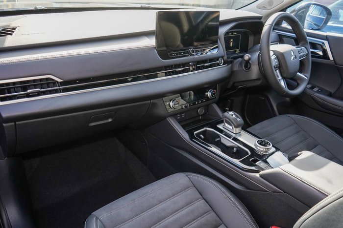 2025 Mitsubishi Outlander LS