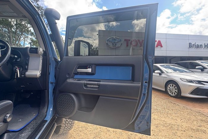 2012 Toyota FJ Cruiser GSJ15R 4X4 Dual Range Military Blue + White Roof