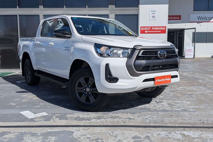 2023 Toyota Hilux SR