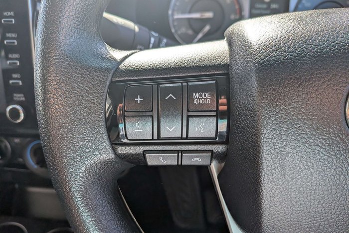 2023 Toyota Hilux SR