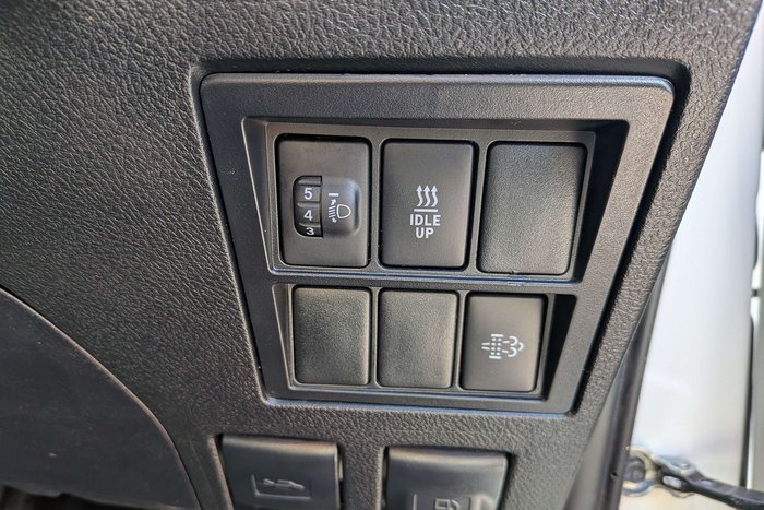 2023 Toyota Hilux SR