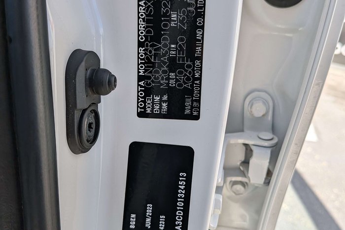 2023 Toyota Hilux SR