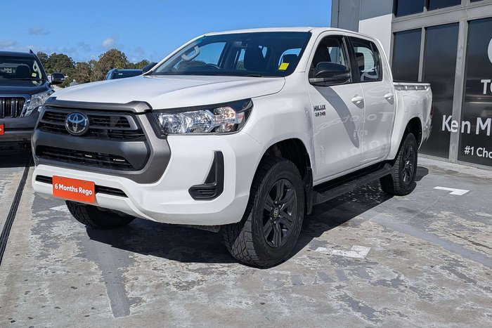 2023 Toyota Hilux SR