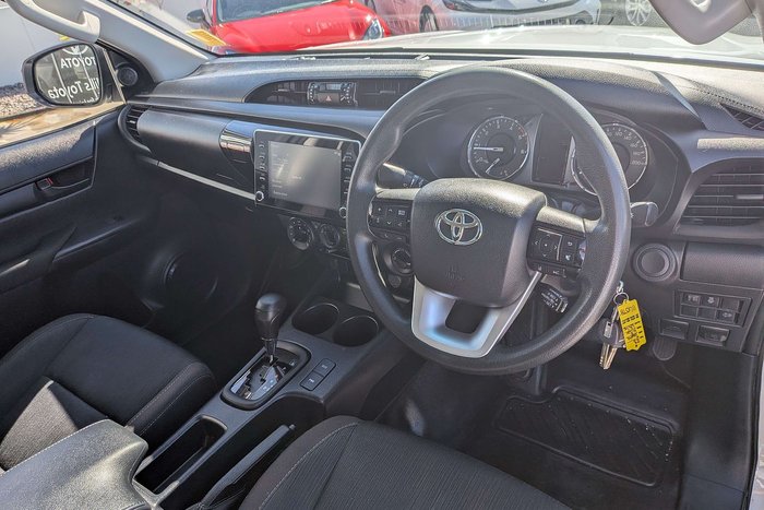 2023 Toyota Hilux SR
