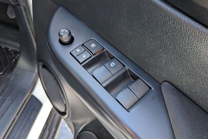 2023 Toyota Hilux SR
