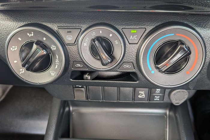 2023 Toyota Hilux SR
