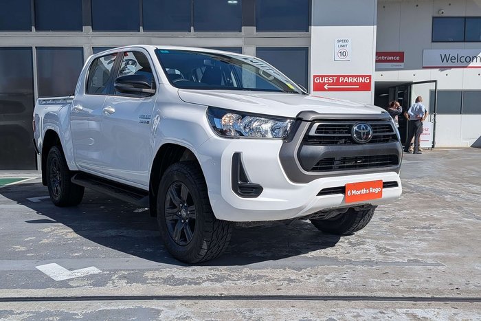 2023 Toyota Hilux SR