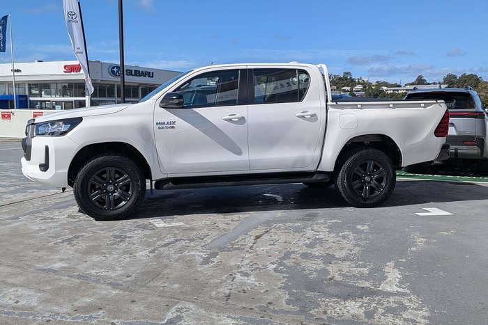 2023 Toyota Hilux SR