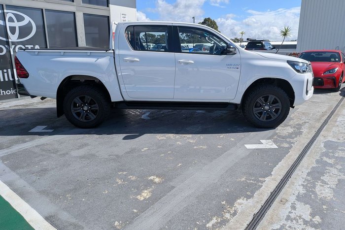 2023 Toyota Hilux SR