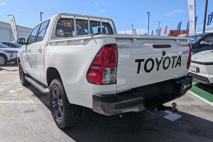 2023 Toyota Hilux SR