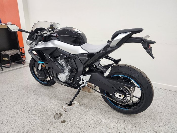 2025 CFMOTO 2025 CF Moto 675CC 675SR-R ABS Road NEBULA BLACK