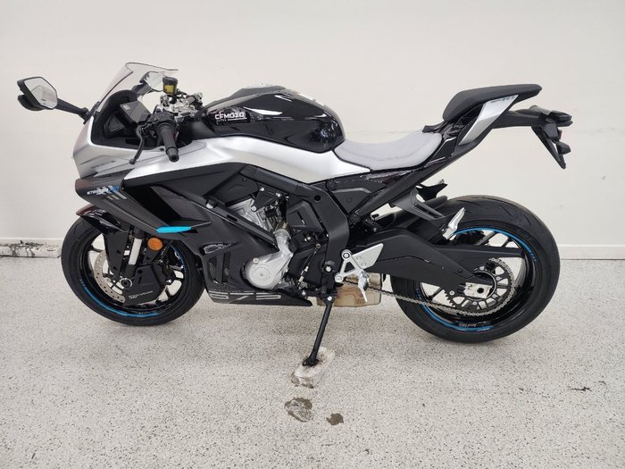 2025 CFMOTO 2025 CF Moto 675CC 675SR-R ABS Road NEBULA BLACK